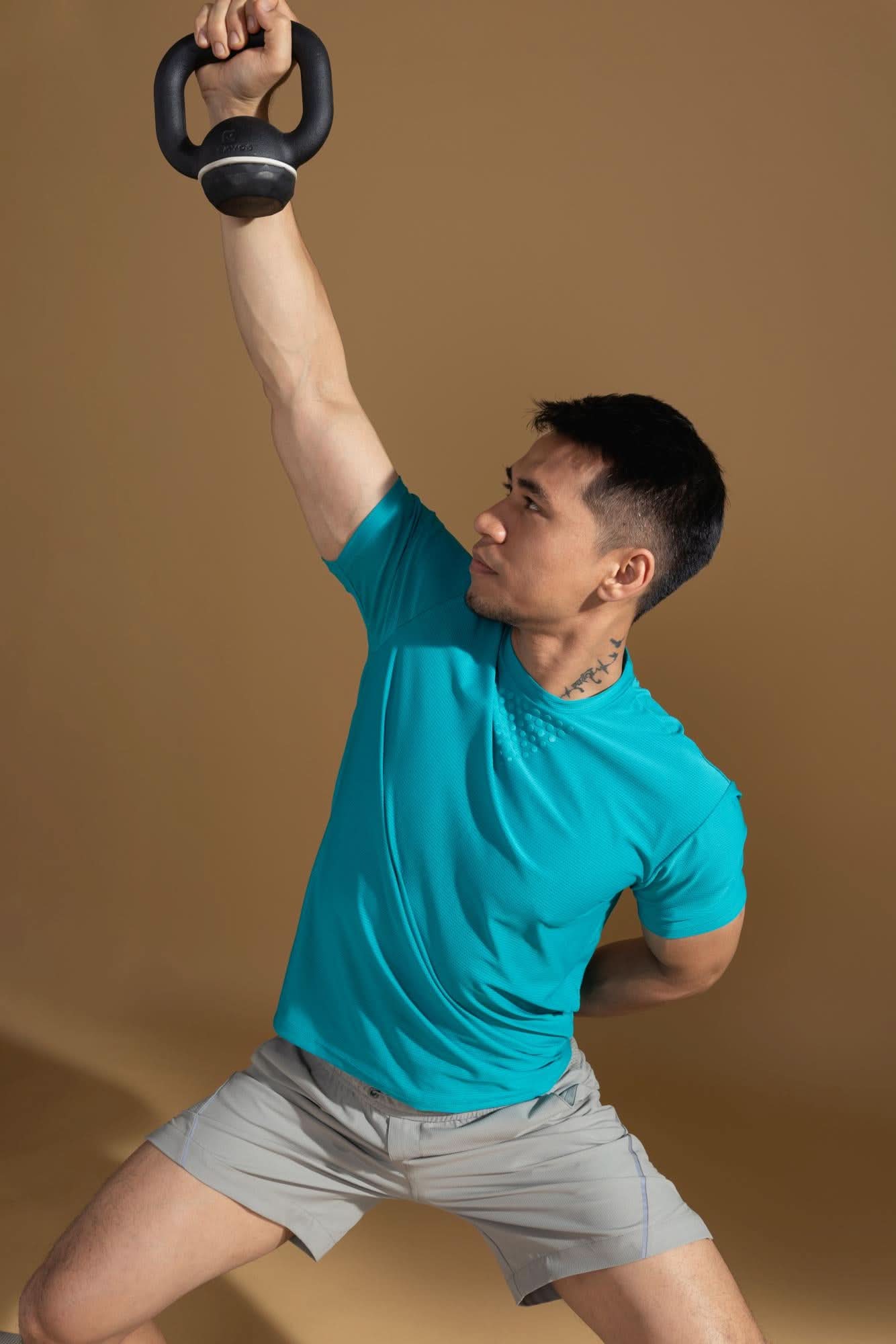 Xalt Life Aerodynamic Pulse Tee – men’s Aero Knit crew neck T-shirt for workouts and travel